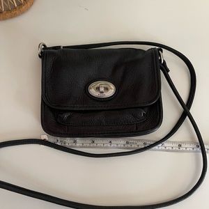Vintage Fossil crossbody bag.